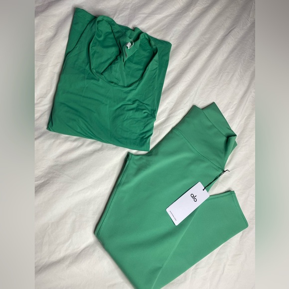 ALO Yoga Pants - ALO Yoga Two-Piece Active Set in Mint Green Sz L